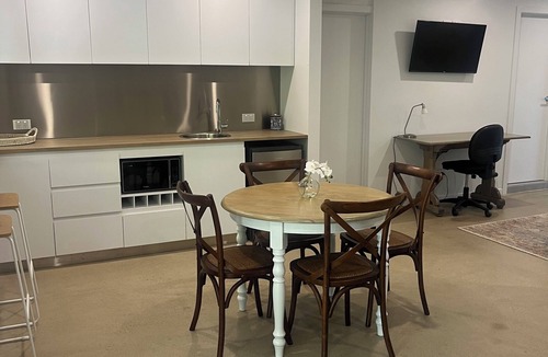 Horseshoe Bay Apartment | Boutique studio on Magnetic Island, tropical resort style pool, National Park.