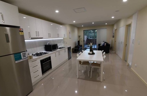 Bowden Apartment | Bowden Modern & Comfortable Apartment & Parking
