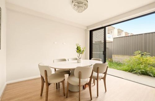 Box Hill House | Box Hill 4BR Home Perfect For Family Getaway