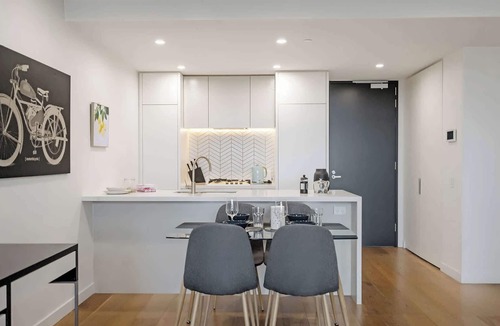 Box Hill Apartment | 【Box Hill Prime】Luxury Sky Apartment | 2 Bed 2 Bath | Free Parking | Pool & Gym Access