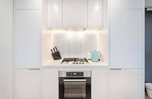 Box Hill Apartment | 【Box Hill Prime】Luxury Sky Apartment | 2 Bed 2 Bath | Free Parking | Pool & Gym Access