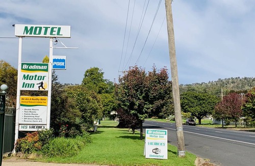 Cootamundra Hotel | Bradman Motor Inn