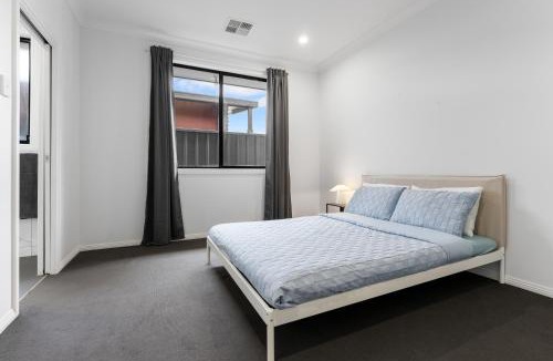 Brahma Lodge House | Brahma Lodge Living - Modern and Spacious