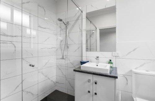 Brahma Lodge House | Brahma Lodge Living - Modern and Spacious