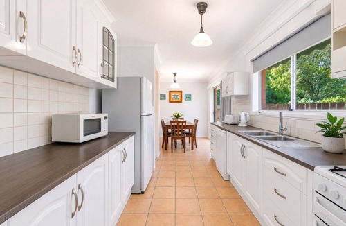 Capel Sound House | Braidwood Beachouse Getaway by Ready Set Stay-Close to the Beach & Table Tennis