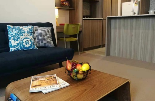 Carlton South Apartment | Brand New 2BD High speed WIFI+Parking at request/Walking Distance to Everything