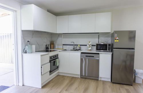 Werribee House | Brand New Backyard Guest House in Werribee CBD