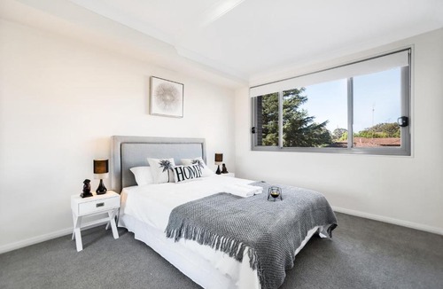 Penrith Apartment | Brand new modern loft next to Penrith town center