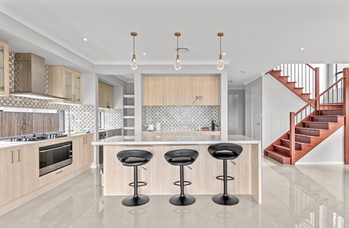 Griffin Apartment | Brand New Riverfront Home, Pool and Sunrise Views