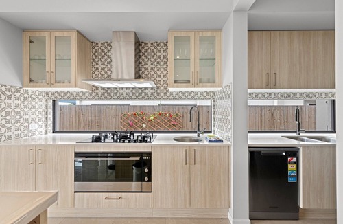 Griffin Apartment | Brand New Riverfront Home, Pool and Sunrise Views