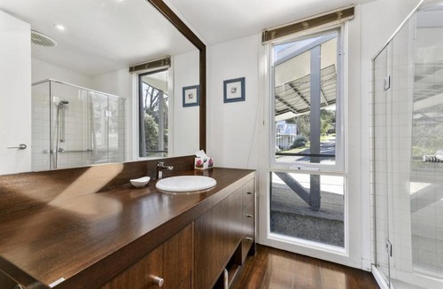 Lorne House | Breakers 12 - BYO Linen