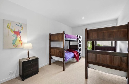 Lorne House | Breakers 12 - BYO Linen