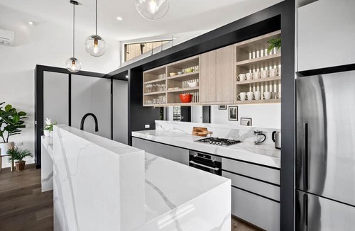 Lorne House | Breakers 4 - Contemporary Townhouse