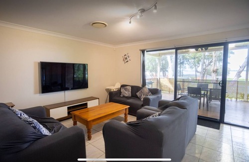 San Remo House | Breakwater House - 5 bedroom waterfront house with panoramic lake views.
