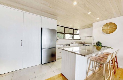 Buddina Apartment | Breathtaking Views - Point Cartwright Bliss