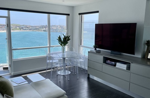 Bondi Beach Apartment | Breathtaking Bondi Beach