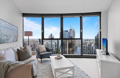Brisbane Central Business District Apartment | Breathtaking City Views 1-Bed with Pool, BBQ & Gym