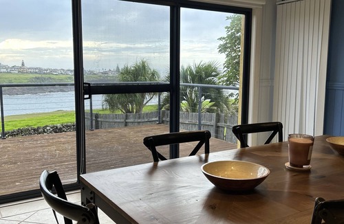 Kiama Heights House | Breathtaking views, walking distance to the beach!