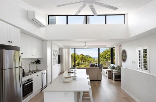 Sunshine Beach Villa | Breezy Beach Haven - Ocean Views & Roof Top Deck