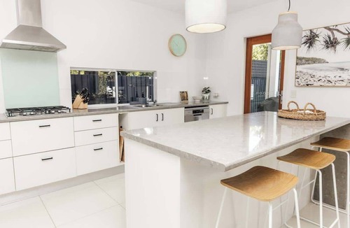 Mount Coolum House | Breezy Beach House - Private Pool