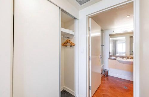 Darwin City Centre Apartment | Breezy Harbourfront Resort with Seaviews & Pool