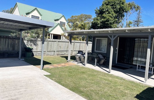 Bongaree Apartment | Bribie Beach Bungalow