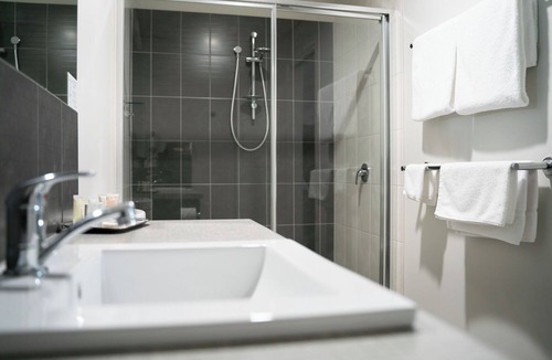 Traralgon Hotel | Bridges on Argyle Motel & Apartments