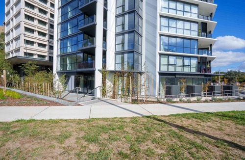 Turner Apartment | Bright 1-Bed Apartment Near City Centre