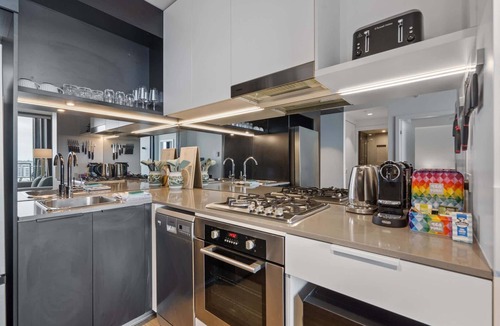 Bowen Hills Apartment | Bright 2-Bed Apartment in Bowen Hills