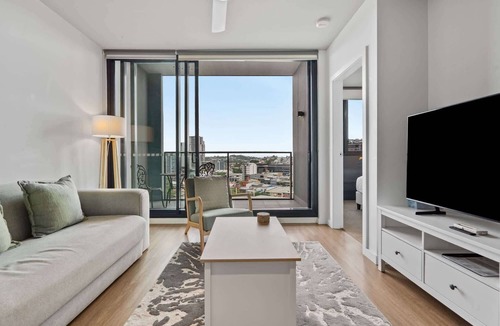 Bowen Hills Apartment | Bright 2-Bed Apartment in Bowen Hills