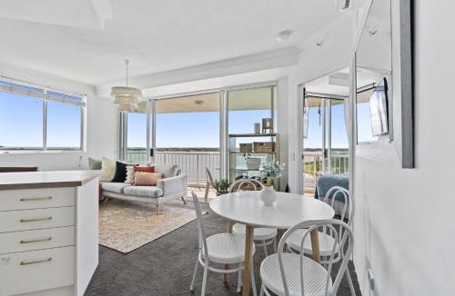 Labrador Apartment | Bright 2 Bed Apartment with Ocean Views