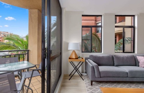 Darling Harbour Apartment | Bright 2-Bed Retreat Near Darling Harbour