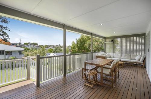 Annerley House | Bright 3-Bed Home in Leafy Annerley