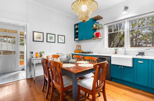Blackheath House | Bright 3-Bed House with Garden, BBQ & Fireplace