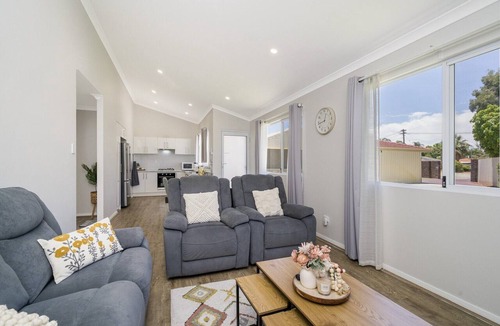 Thornlie Apartment | Bright and Spacious 2-Bed Thornlie Family Home