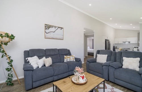 Thornlie Apartment | Bright and Spacious 2-Bed Thornlie Family Home