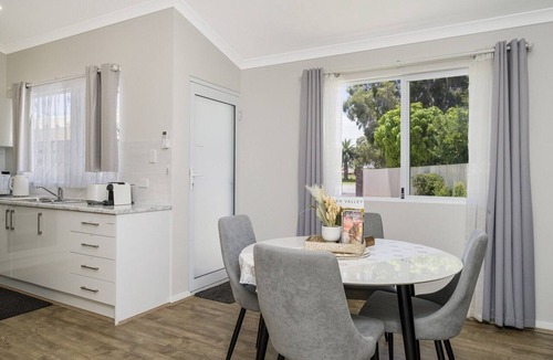 Thornlie Apartment | Bright and Spacious 2-Bed Thornlie Family Home