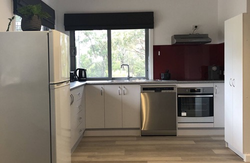 Creswick House | Bright and spacious bungalow in authentic bush setting