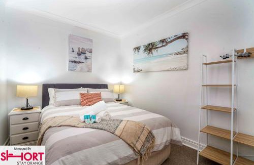 Orange House | Bright, Cosy Cottage Central To Town - CBD