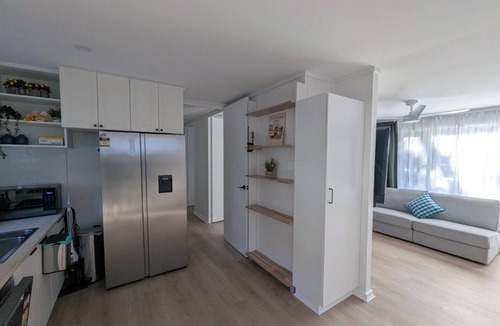 Macquarie House | [Bright Family House] 3 BDR with ACs, Backyard & Free Parking