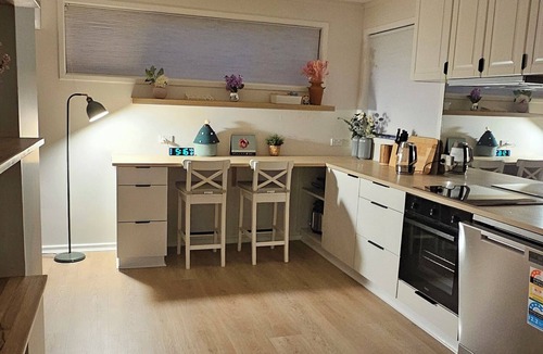 Macquarie House | [Bright Family House] 3 BDR with ACs, Backyard & Free Parking
