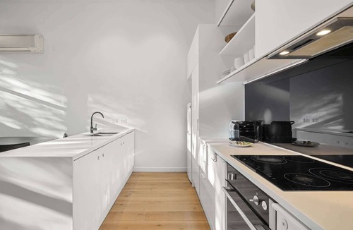 Brunswick East Apartment | Bright Inner-North Stay with Pool Access