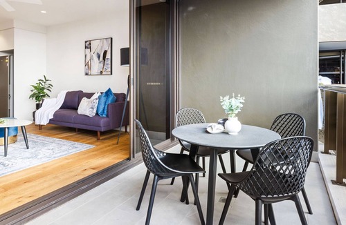 Newstead Apartment | Bright & Modern 2 Bedroom Apartment in Newstead
