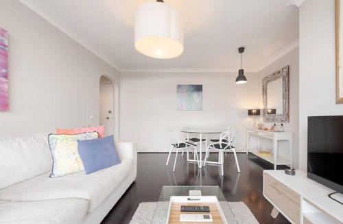 Randwick Apartment | Bright Modern Apartment Near Coogee Beach