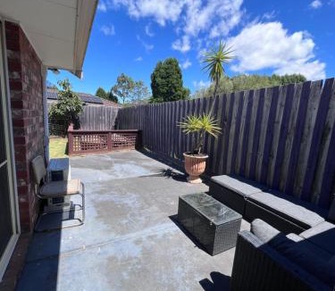 Knoxfield Villa | Bright & Quiet 1BR with Courtyard