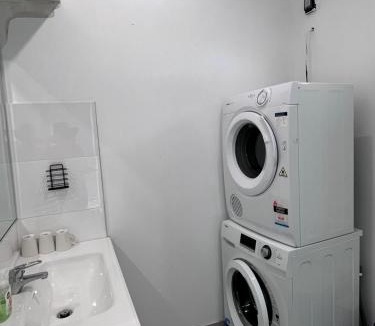 Knoxfield Villa | Bright & Quiet 1BR with Courtyard
