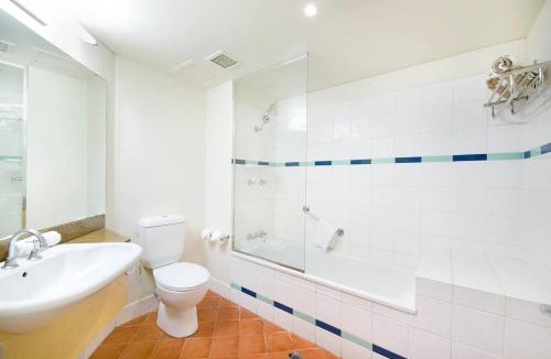 Darwin City Centre Apartment | Bright Side Resort Living with Pool on Esplanade