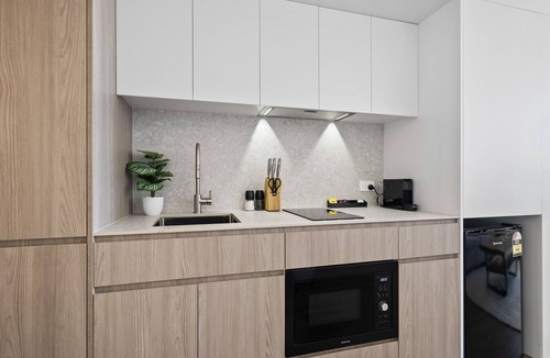 North Fremantle Apartment | Bright Studio in Trendy North Fremantle