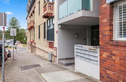 Coogee Apartment | Bright Studio with Balcony near Coogee Beach