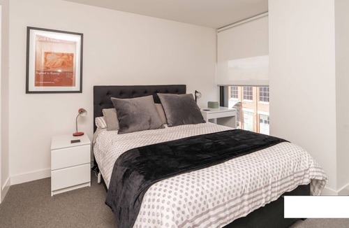 Abbotsford House | Bright stylish inner-city apartment by the river